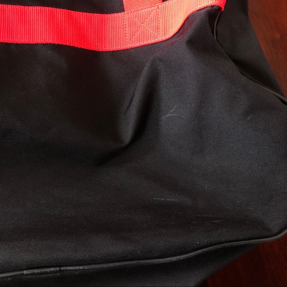 ❤️SOLD❤️Adidas Gym Bag - Neon Pink & Black - Picture 9 of 10